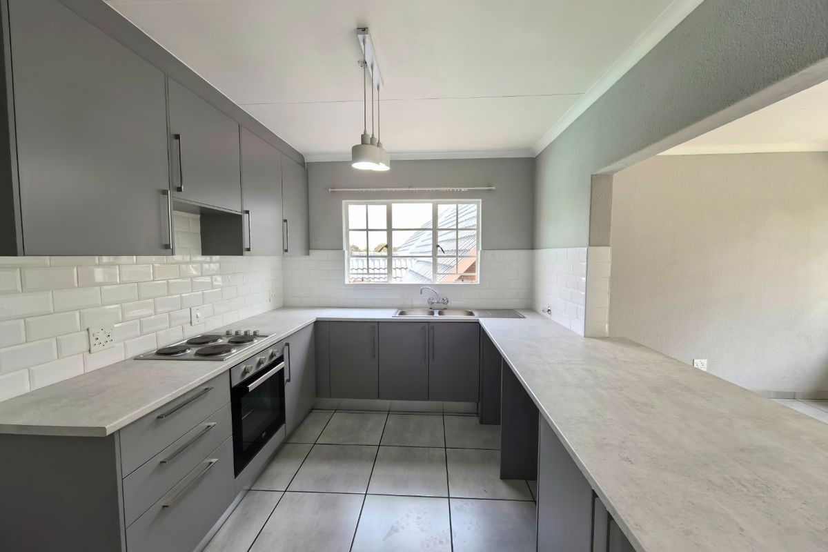 Modern 3-Bedroom Apartment | Secure Lock-Up-and-Go in Atlasville. - Photo 2