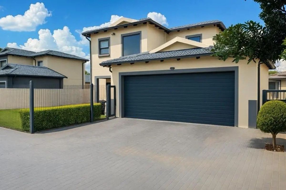 Stunning 3-bedroom property in Magalies County estate  - Photo 2