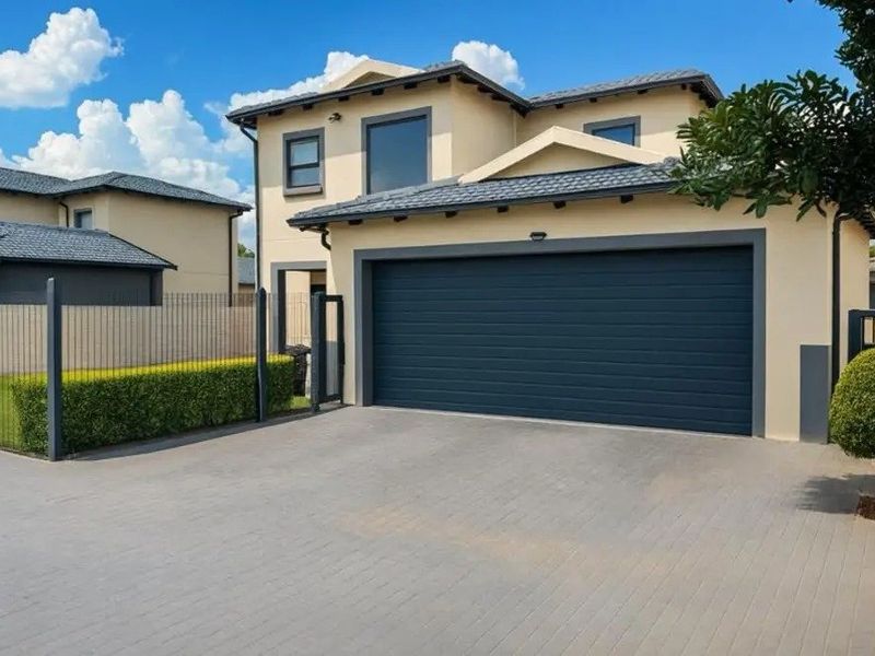 Stunning 3-bedroom property in Magalies County estate  - Photo 2