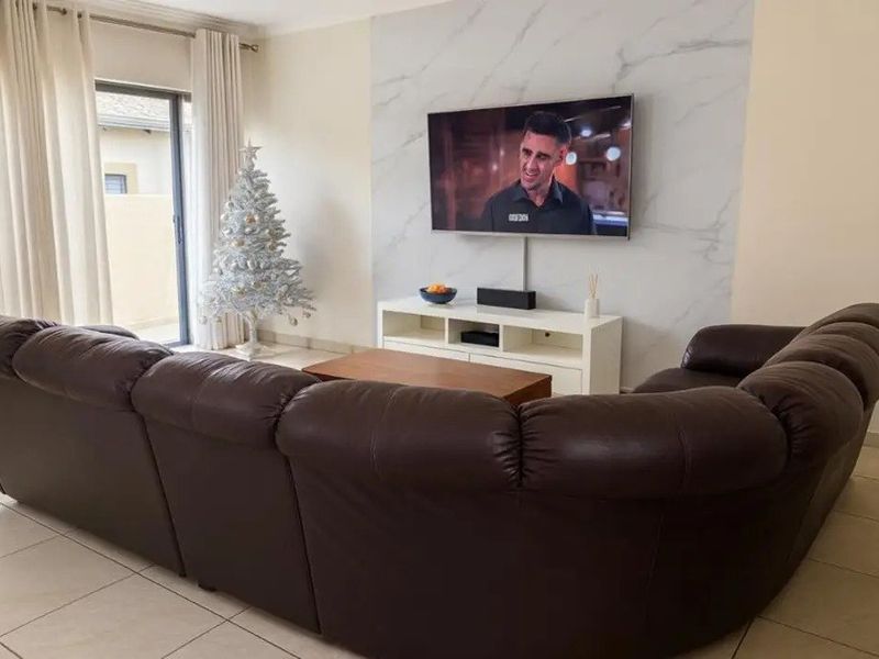 Stunning 3-bedroom property in Magalies County estate  - Photo 7