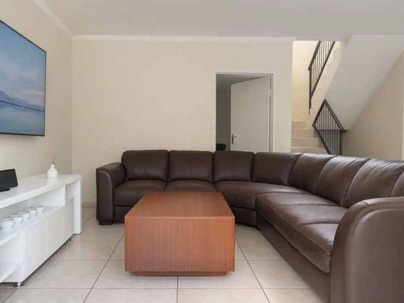 Stunning 3-bedroom property in Magalies County estate  - Photo 6