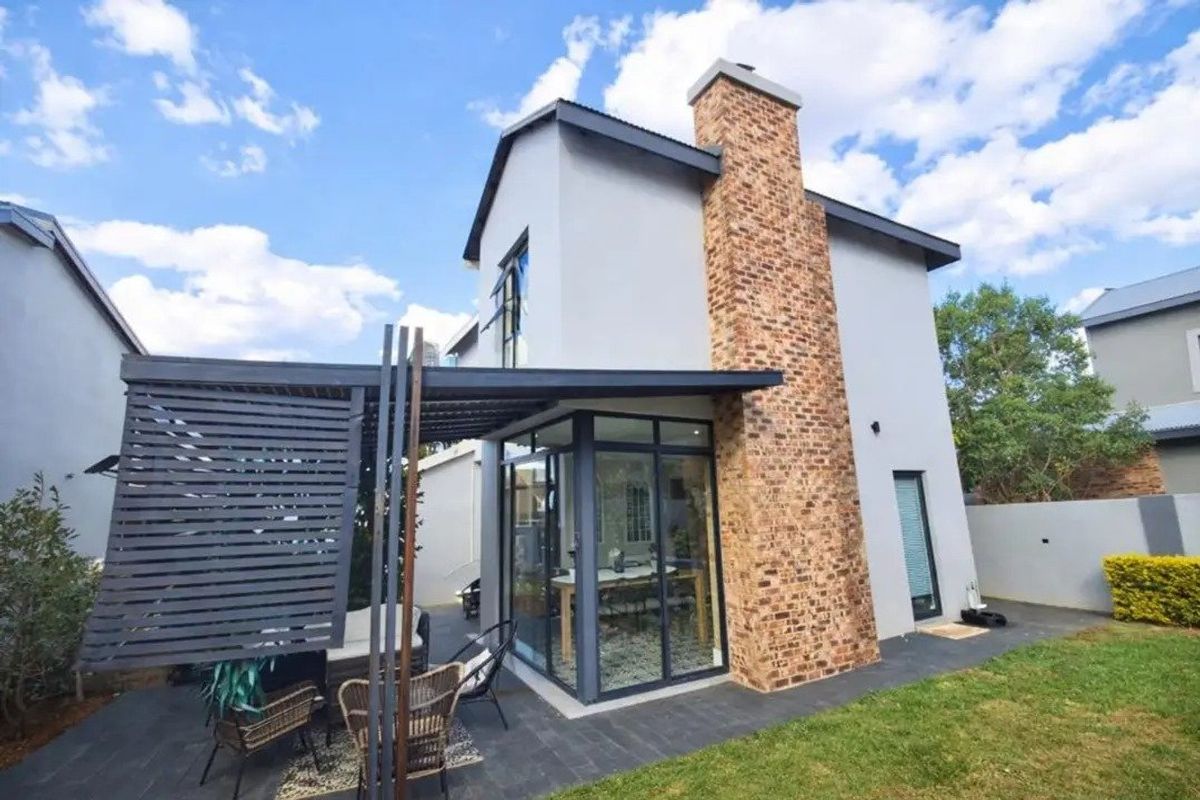 Stunning 3 bedroom Home Roodepark Eco Estate  - Photo 2