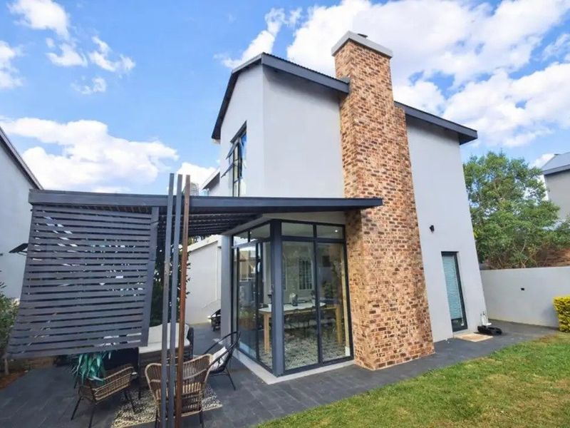 Stunning 3 bedroom Home Roodepark Eco Estate  - Photo 2