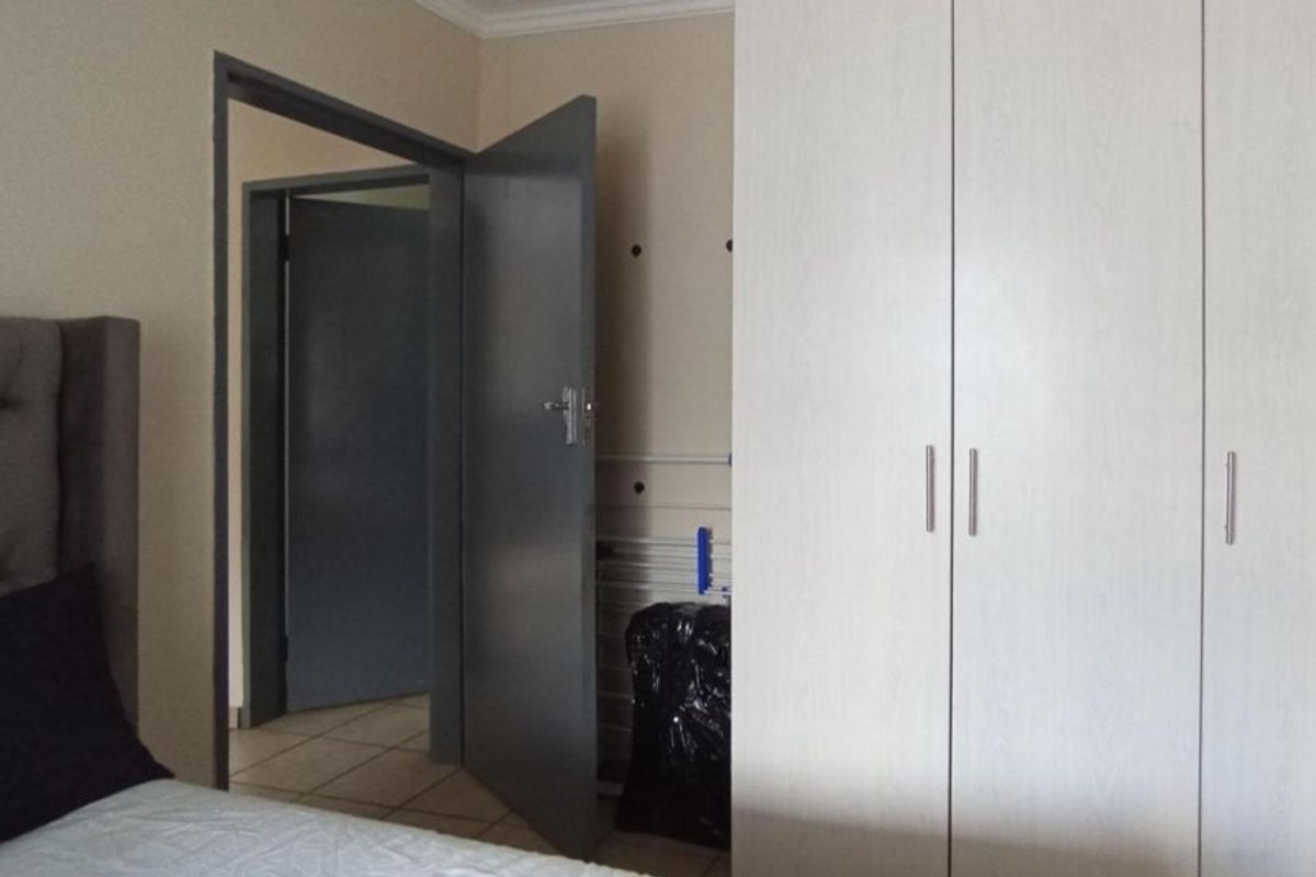 2 bedrooms flat for sale in noordwyk midrand  - Photo 5