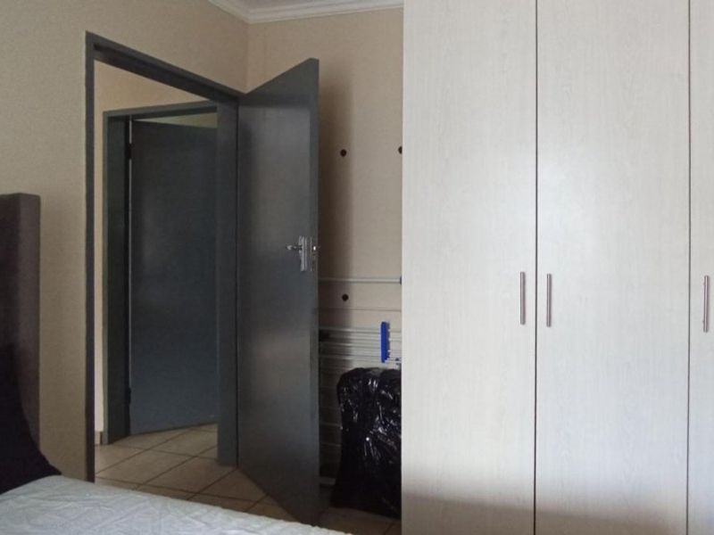 2 bedrooms flat for sale in noordwyk midrand  - Photo 5