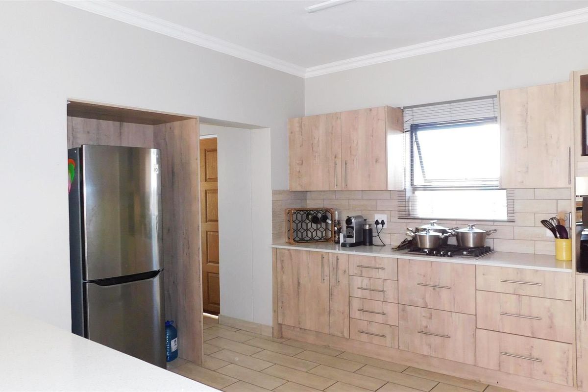 Immaculate 3-Bedroom Townhouse for sale in Zambezi Manor Lifestyle Estate - Photo 3
