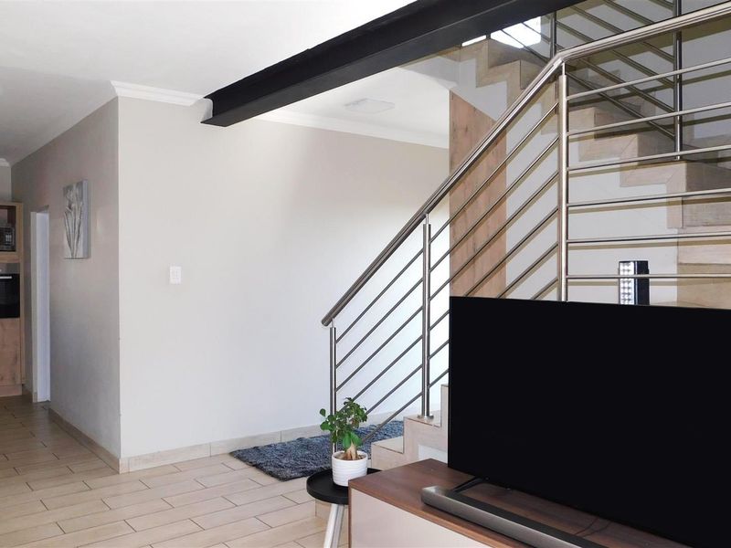 Immaculate 3-Bedroom Townhouse for sale in Zambezi Manor Lifestyle Estate - Photo 5