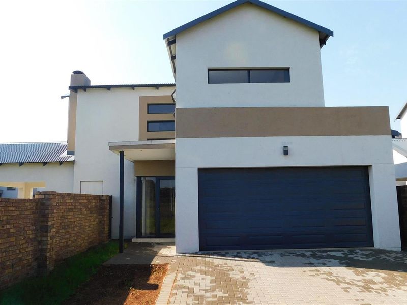 Immaculate 3-Bedroom Townhouse for sale in Zambezi Manor Lifestyle Estate - Photo 2