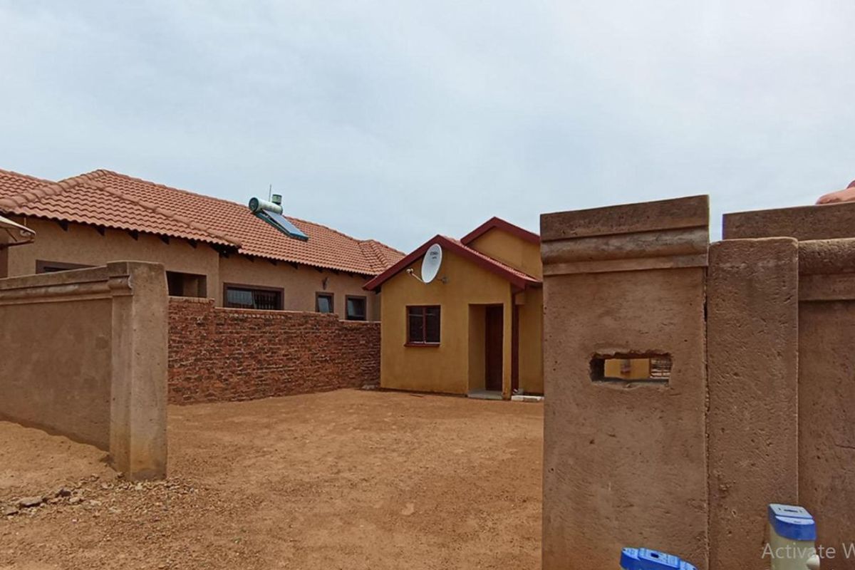 Two bedroom for sale at soshanguve - Photo 3
