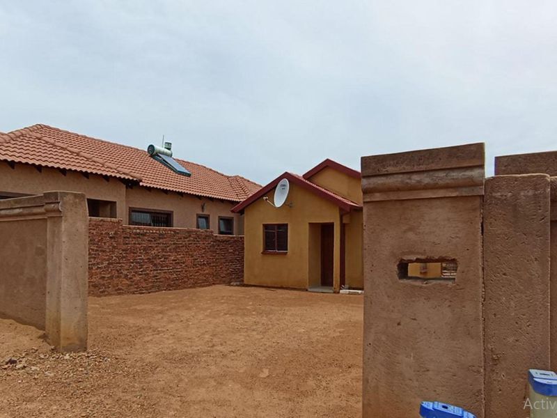 Two bedroom for sale at soshanguve - Photo 3