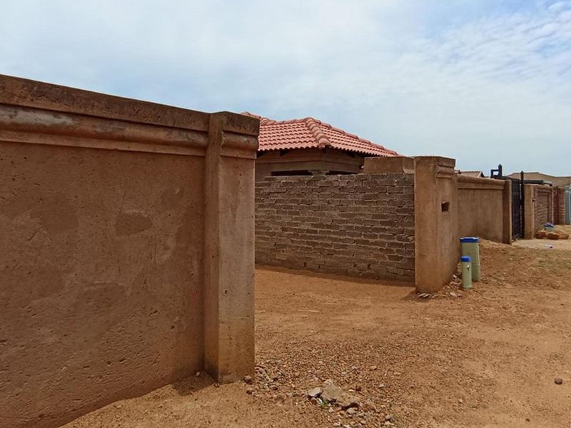 Two bedroom for sale at soshanguve - Photo 5