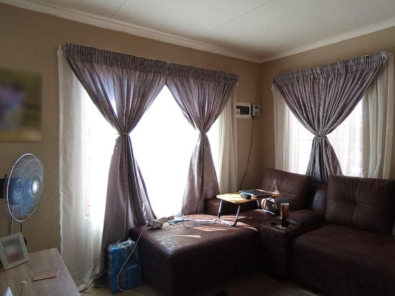 Two bedroom for sale at soshanguve - Photo 8
