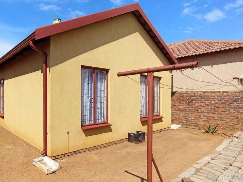 Two bedroom for sale at soshanguve - Photo 2
