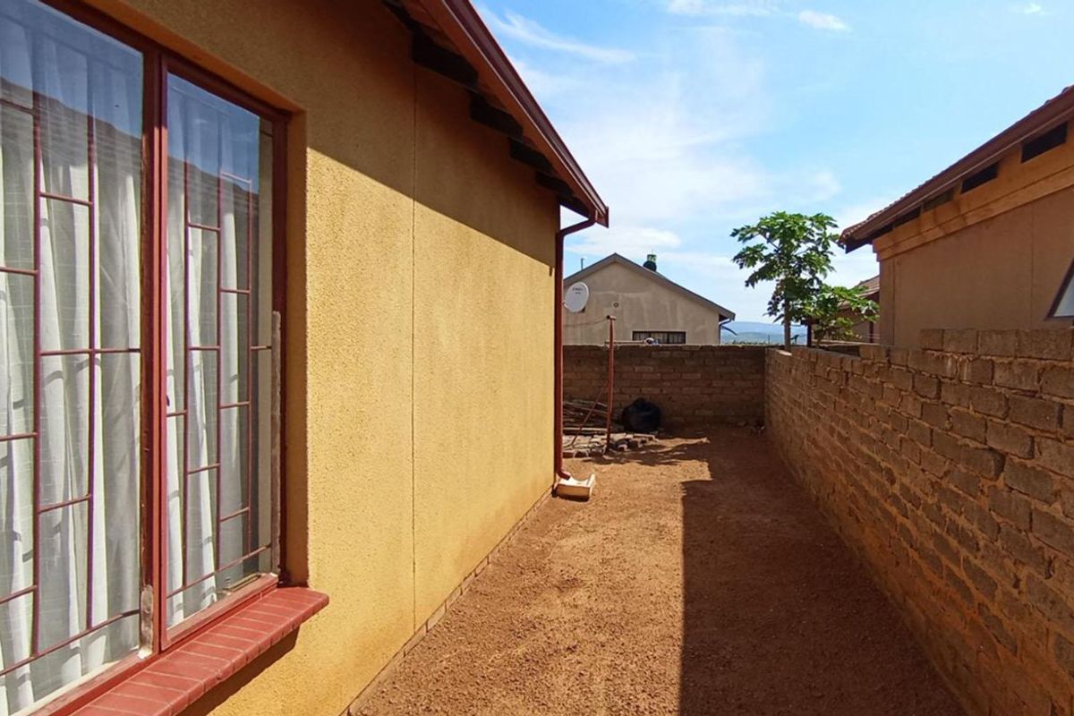 Two bedroom for sale at soshanguve - Photo 4