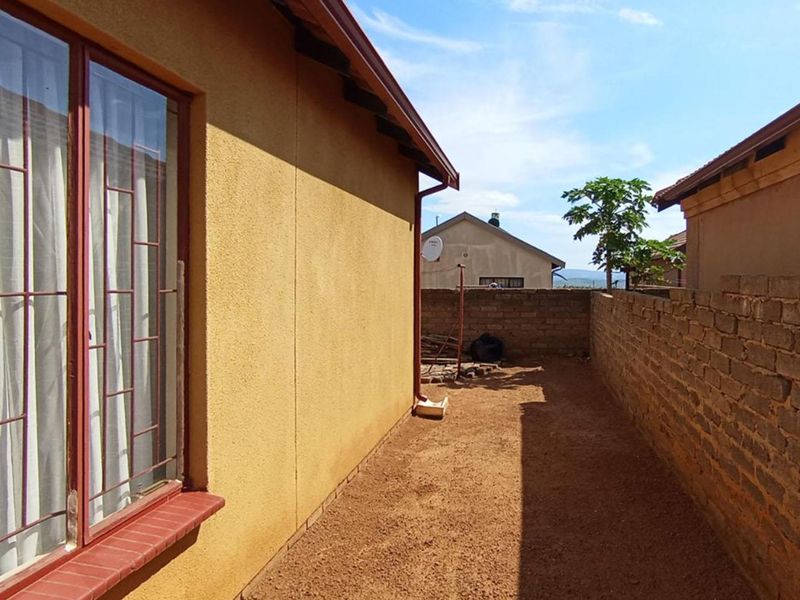 Two bedroom for sale at soshanguve - Photo 4