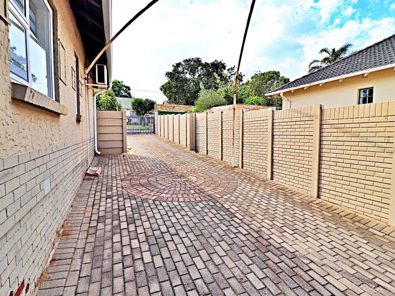 Spacious Family Home with Modern Flatlet & Exceptional Extras! - Photo 8