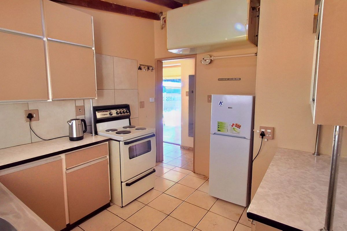 Perfect Starter Home – Conveniently Located! - Photo 2