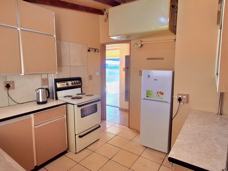 Perfect Starter Home – Conveniently Located! - Photo 2