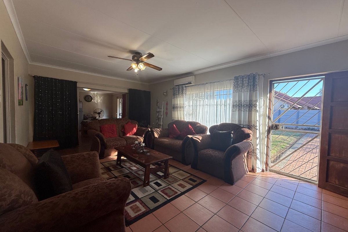 Spacious 4-Bedroom Family Home for Rent! - Photo 5