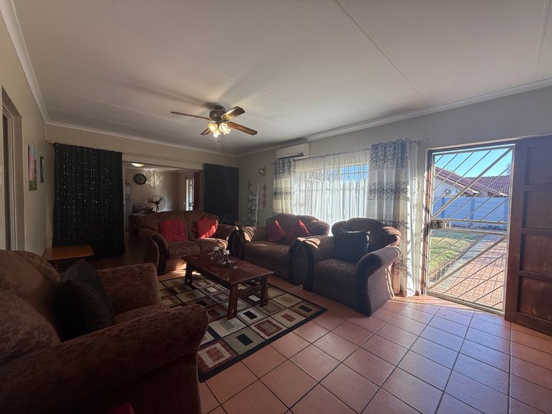 Spacious 4-Bedroom Family Home for Rent! - Photo 5