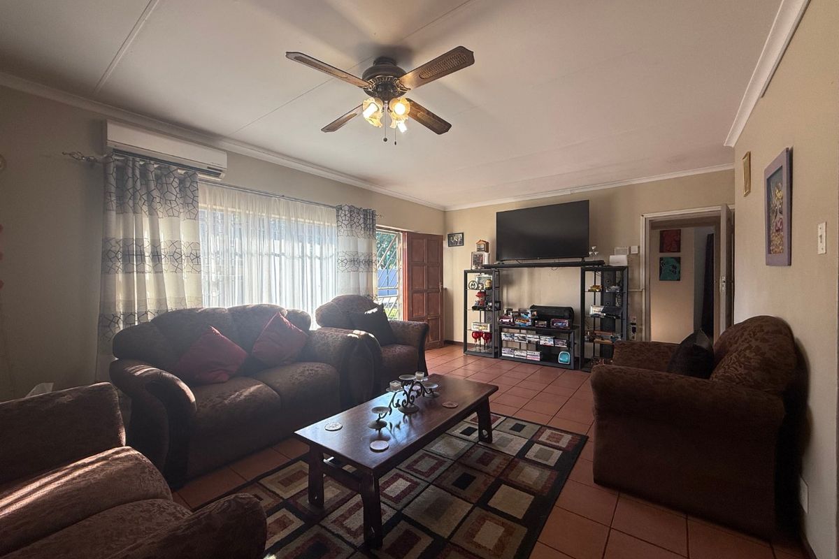 Spacious 4-Bedroom Family Home for Rent! - Photo 4