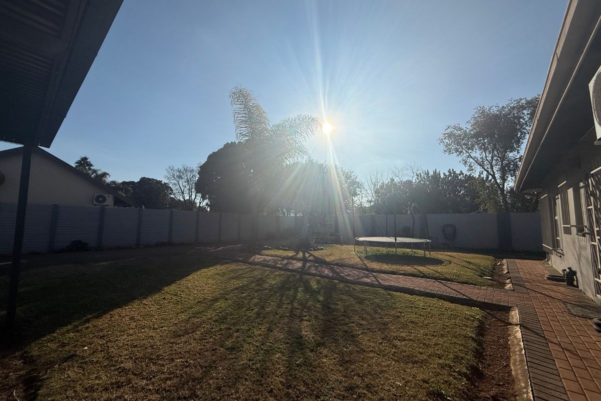 Spacious 4-Bedroom Family Home for Rent! - Photo 2