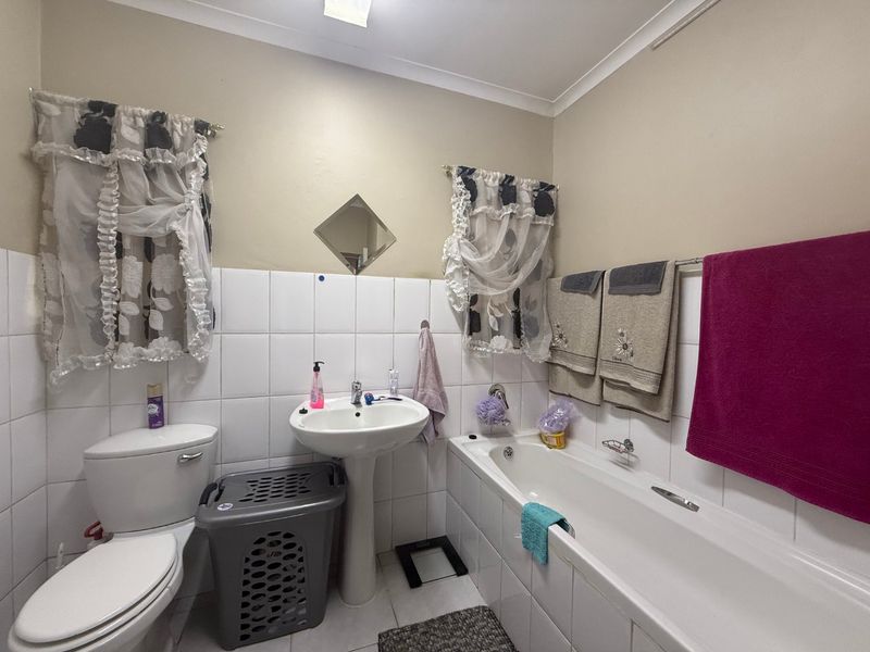 Spacious 4-Bedroom Family Home for Rent! - Photo 9