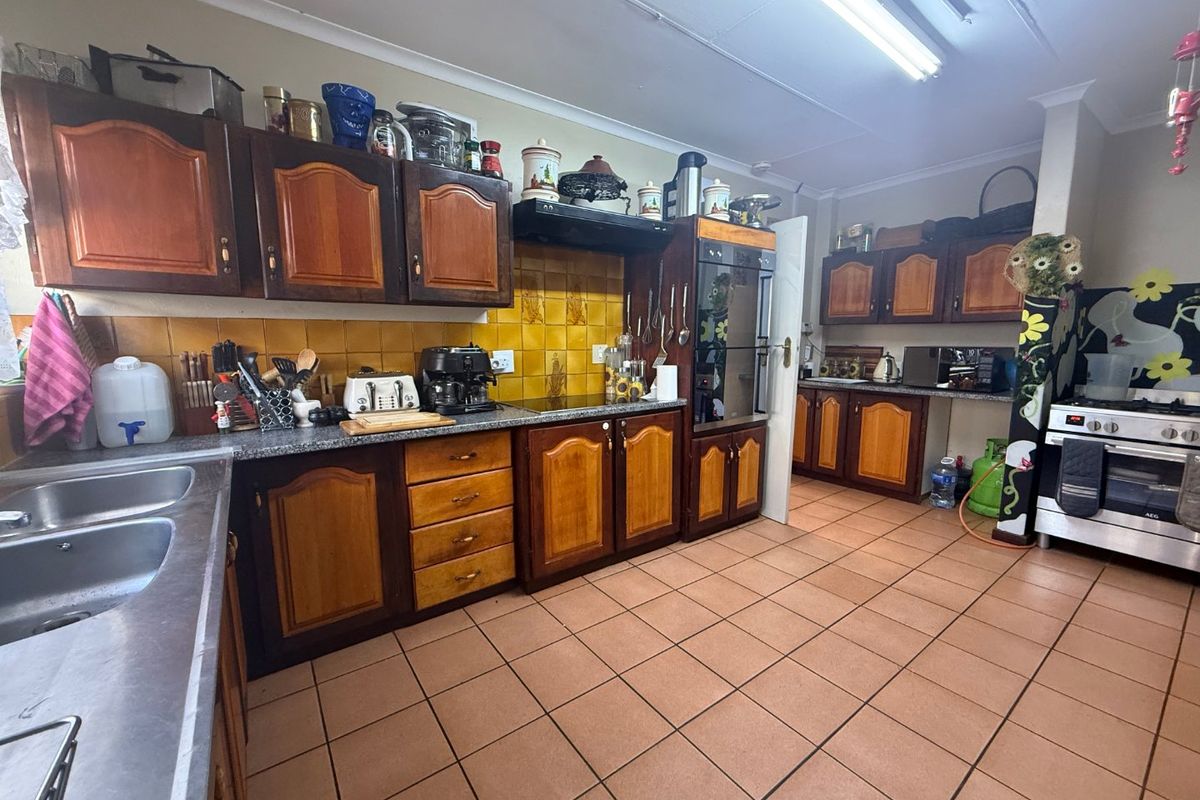 Spacious 4-Bedroom Family Home for Rent! - Photo 3