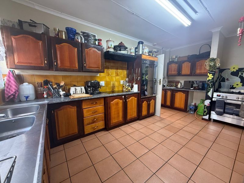 Spacious 4-Bedroom Family Home for Rent! - Photo 3