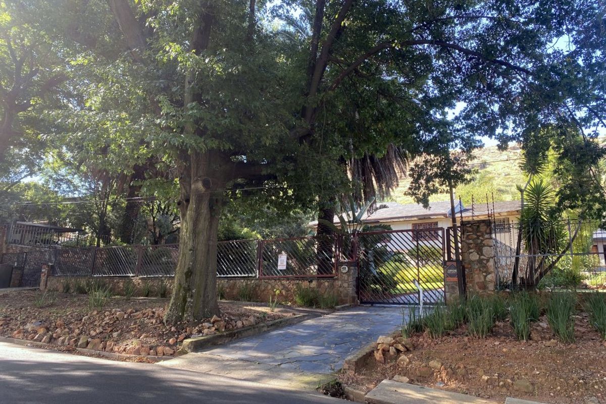 Entertainer’s Dream Home in Cyrildene – Space, Style & Exceptional Features - Photo 2