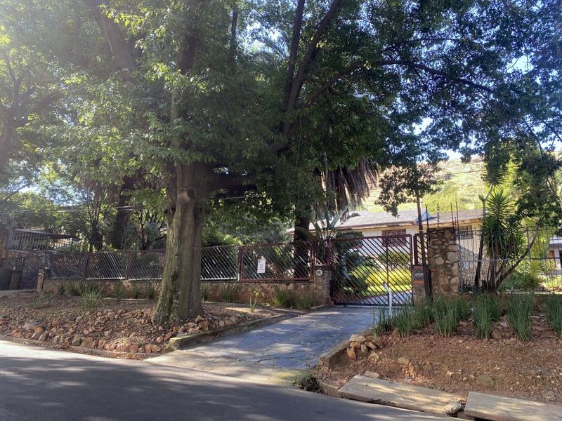 Entertainer’s Dream Home in Cyrildene – Space, Style & Exceptional Features - Photo 2