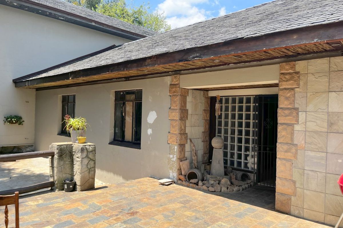 Entertainer’s Dream Home in Cyrildene – Space, Style & Exceptional Features - Photo 5