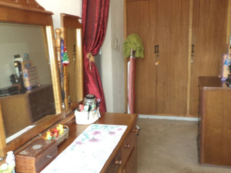 Spacious 8-Bedroom Family Home in Secure Boomed Area – Ideal for Extended or Dual Living - Photo 6