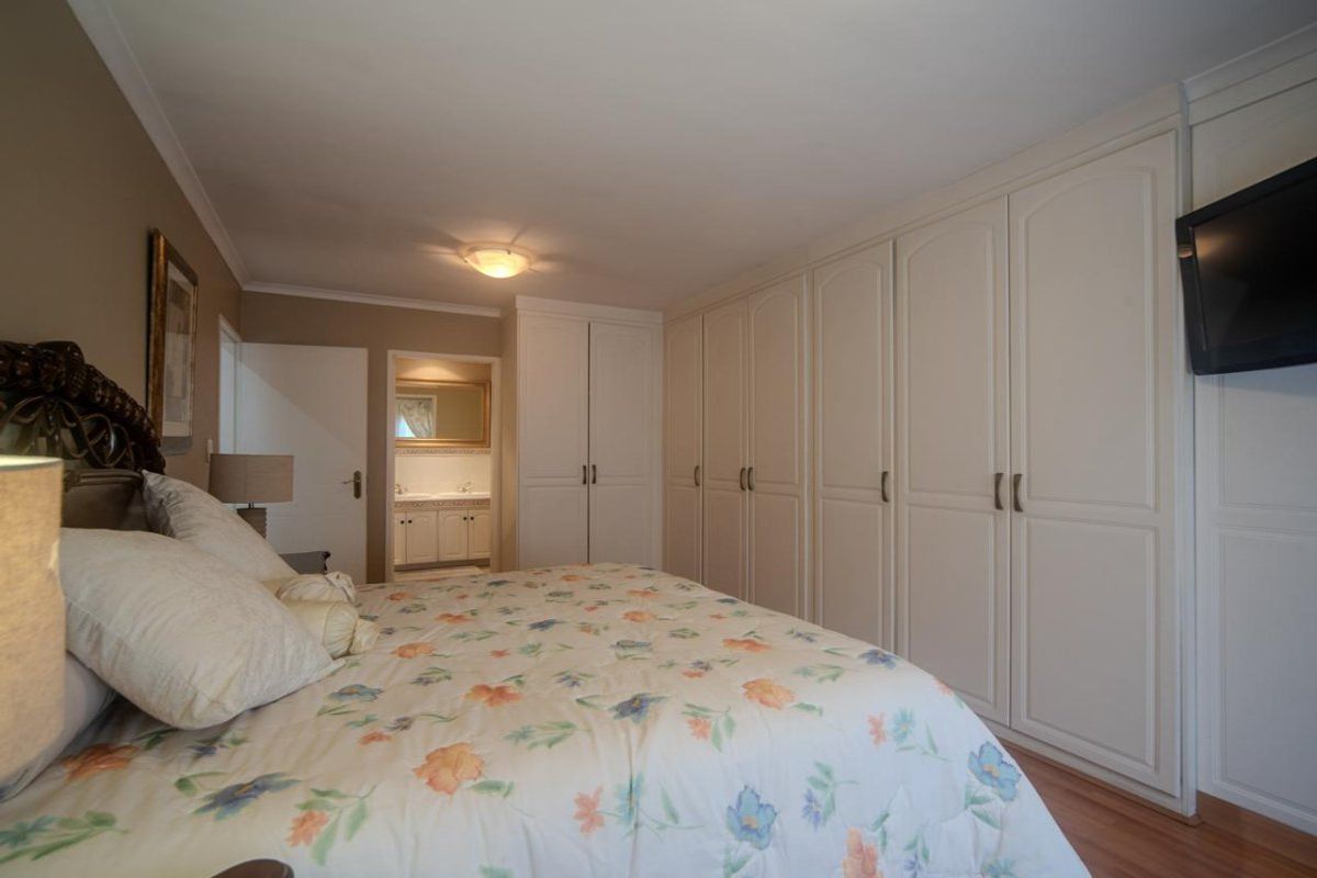 Exclusive 3-Bedroom Unit in Bruma with Stunning Views & Premium Finishes - Photo 5