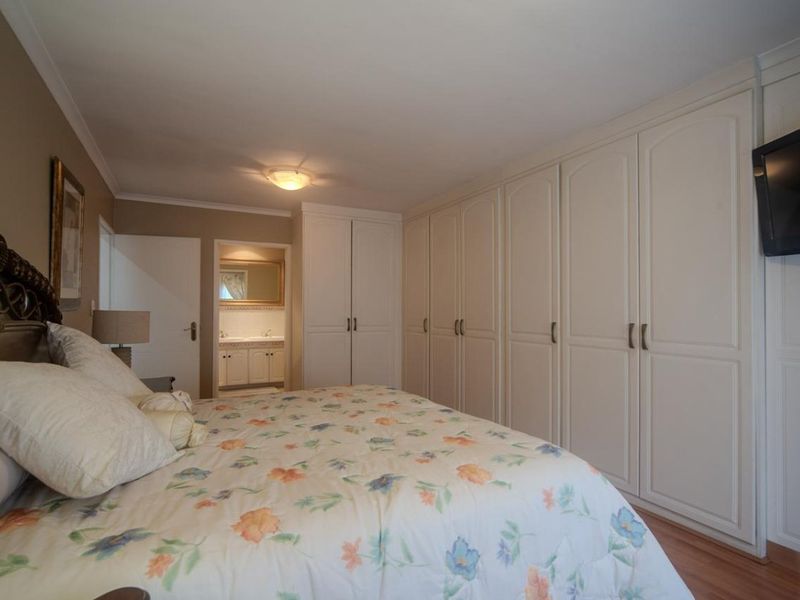 Exclusive 3-Bedroom Unit in Bruma with Stunning Views & Premium Finishes - Photo 5