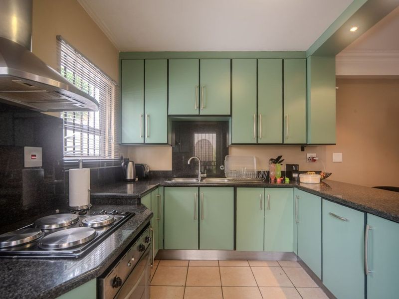 Exclusive 3-Bedroom Unit in Bruma with Stunning Views & Premium Finishes - Photo 7