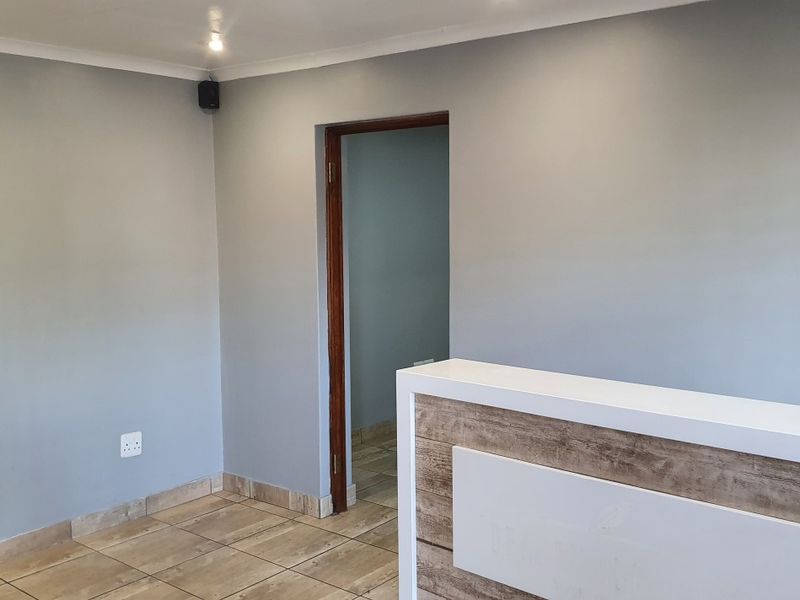 Prime Retail / Office Space (120m2) to let - Estcourt Avenue, Wierda Park, Centurion - Photo 9