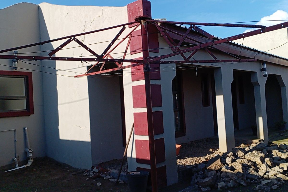 8 Room House For Sale - Photo 2