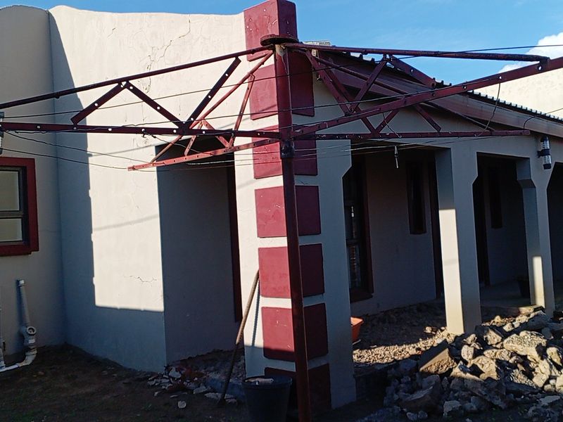 8 Room House For Sale - Photo 2