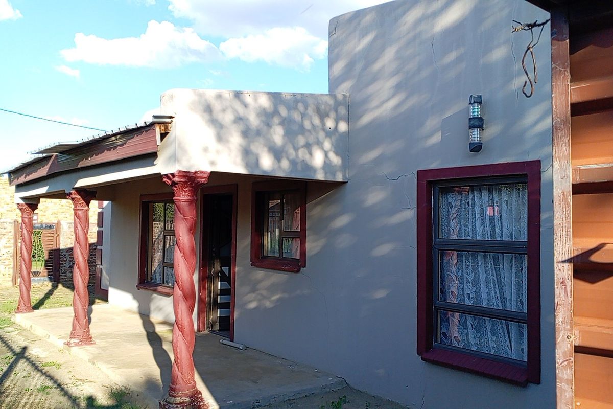 8 Room House For Sale - Photo 5