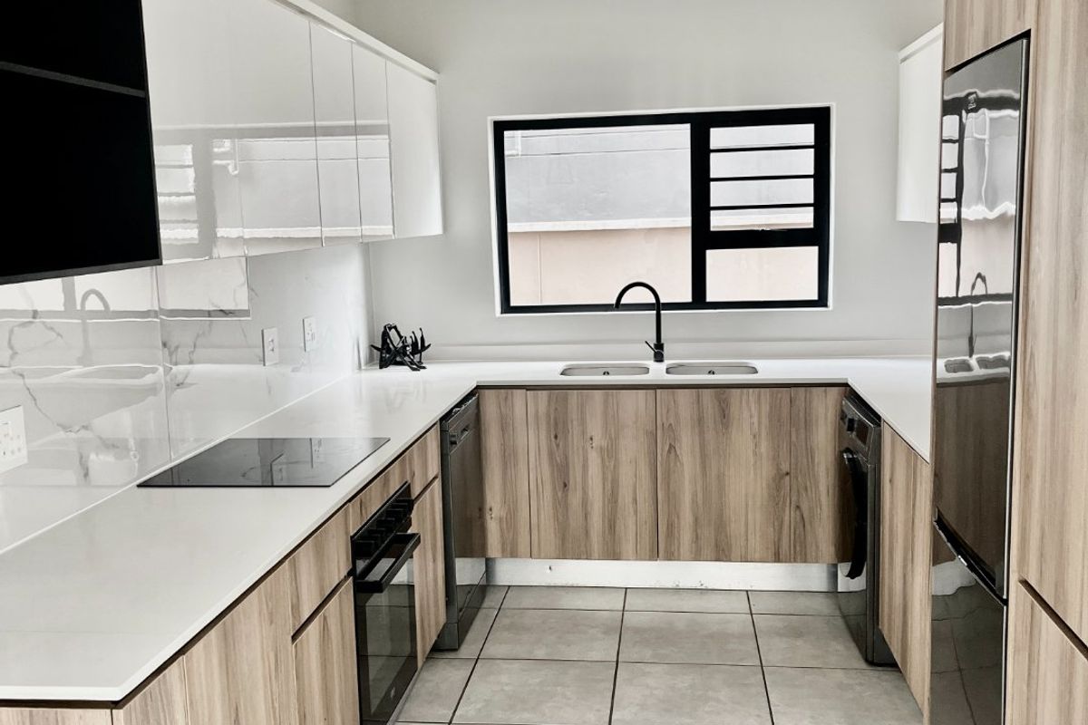 Ground Floor Luxury Living 3 Bedroom, 2 Bathroom Apartment in Munyaka Lifestyle Estate - Photo 2