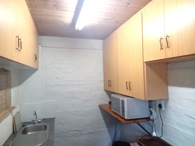 Fully Furnished Unit Perfect for Single Professional or Couple only- Silverdale Road, Chasevalley, Pietermartitzburg - Photo 5