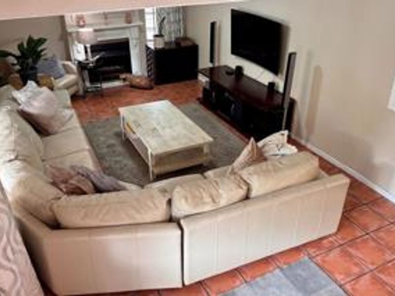 Exclusive charming Family Retreat with Exceptional value and Indoor-Outdoor Living – A Must-See Opportunity -  - Photo 10