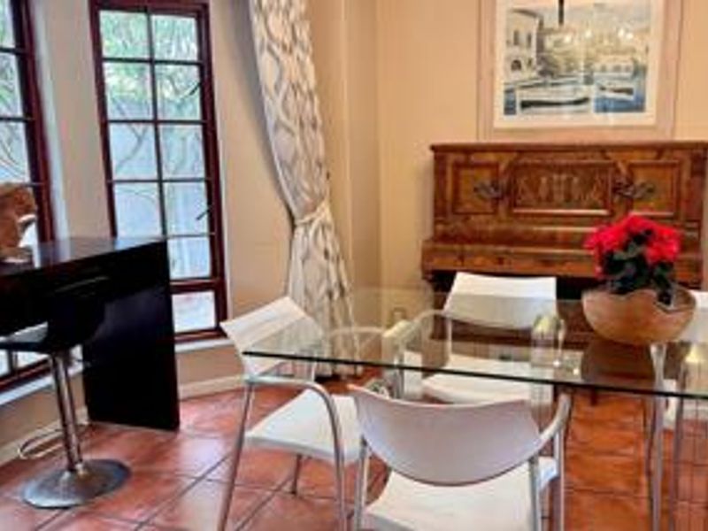 Exclusive charming Family Retreat with Exceptional value and Indoor-Outdoor Living – A Must-See Opportunity -  - Photo 6