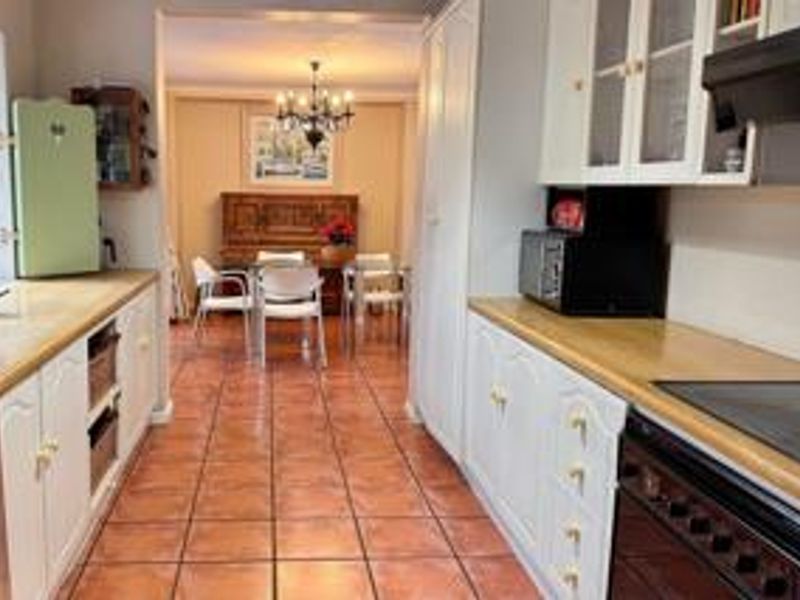 Exclusive charming Family Retreat with Exceptional value and Indoor-Outdoor Living – A Must-See Opportunity -  - Photo 5