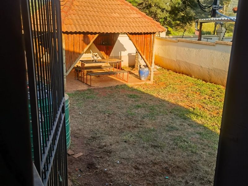 This charming 3-bedroom house is perfect for first-time home buyers or as an investment opportunity! - Photo 3