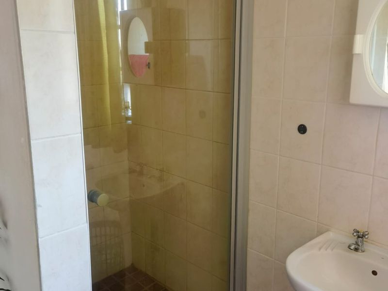 This charming 3-bedroom house is perfect for first-time home buyers or as an investment opportunity! - Photo 10