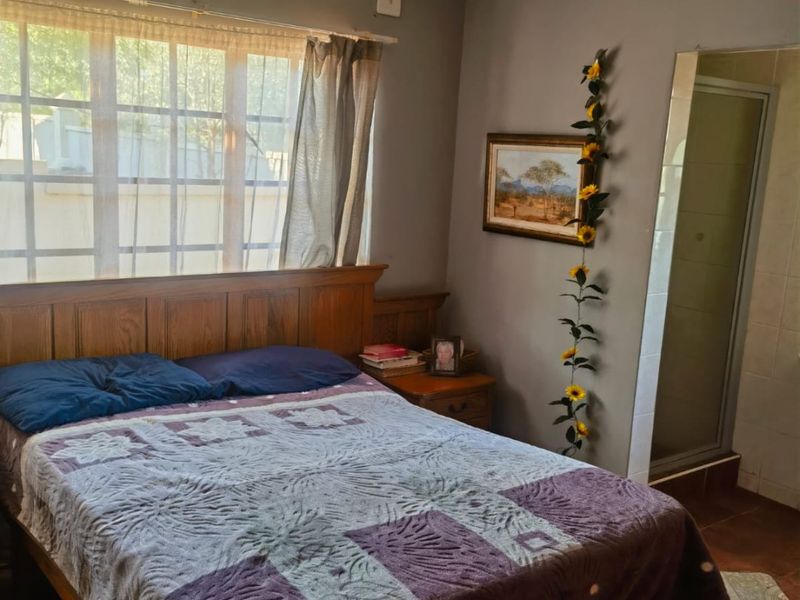 This charming 3-bedroom house is perfect for first-time home buyers or as an investment opportunity! - Photo 9