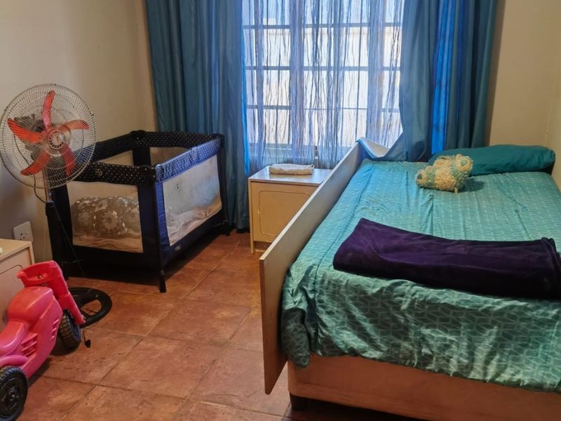 This charming 3-bedroom house is perfect for first-time home buyers or as an investment opportunity! - Photo 8