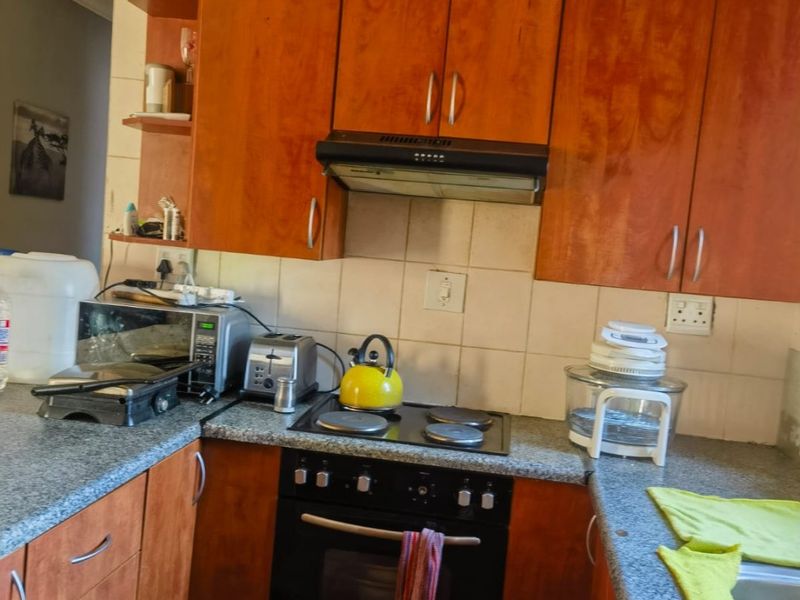 This charming 3-bedroom house is perfect for first-time home buyers or as an investment opportunity! - Photo 5